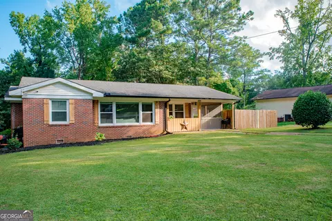 106 Sunset Dr, West Point, GA 31833