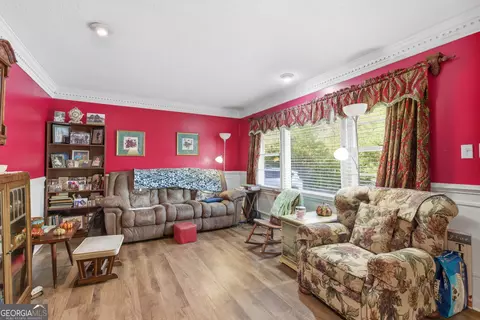 Living - 136 Julia Ct, Toccoa, GA 30577 photo 2 of 2