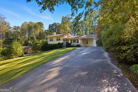 Exterior - 136 Julia Ct, Toccoa, GA 30577 photo 2 of 7