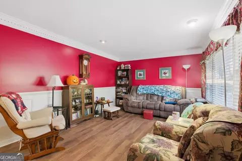 Living - 136 Julia Ct, Toccoa, GA 30577 photo 1 of 2