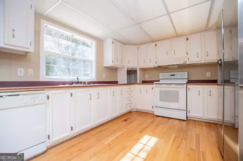 Kitchen - 75 Dashboard Rd, Bowdon, GA 30108 photo 2 of 4