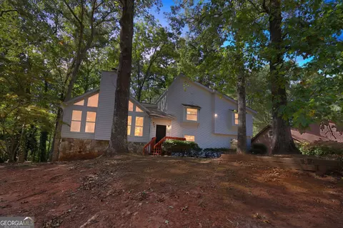 824 Post Road Cir, Stone Mountain, GA 30088