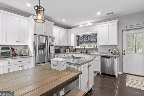 Kitchen - 10090 Campground Rd, Matthews, GA 30818 photo 3 of 3