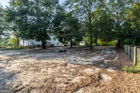 Exterior - 10090 Campground Rd, Matthews, GA 30818 photo 13 of 16