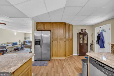 Kitchen - 66 Dennis Dr, Commerce, GA 30529 photo 16 of 17