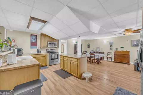Kitchen - 66 Dennis Dr, Commerce, GA 30529 photo 13 of 17