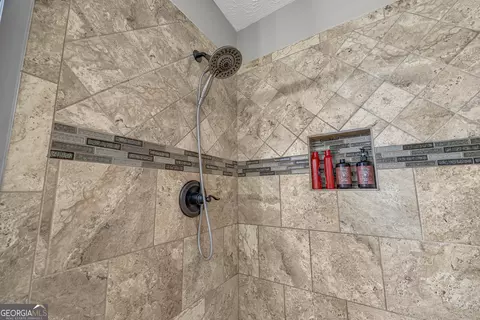 Bath - 66 Dennis Dr, Commerce, GA 30529 photo 4 of 8