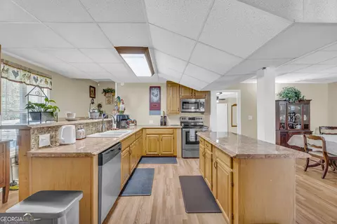 Kitchen - 66 Dennis Dr, Commerce, GA 30529 photo 12 of 17