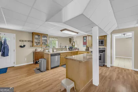 Kitchen - 66 Dennis Dr, Commerce, GA 30529 photo 15 of 17