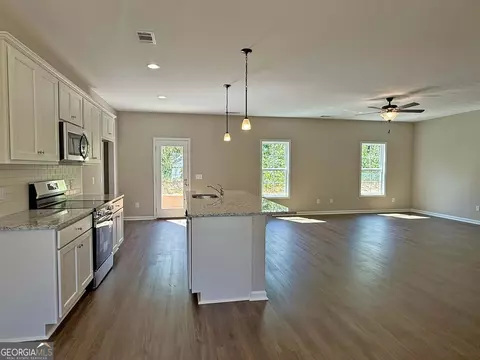 Living - 100 Creekside Dr #LOT 60A, Lagrange, GA 30240 photo 2 of 4
