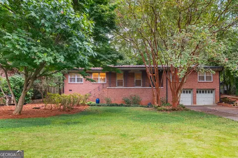 1077 Vistavia Cir, Decatur, GA 30033