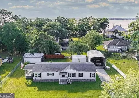 642 Crooked River Dr, Woodbine, GA 31569
