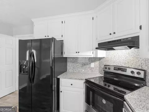 Kitchen - 1120 Jackson Lake Rd, Jackson, GA 30233 photo 3 of 3