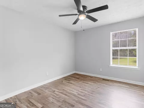 Bedroom - 1120 Jackson Lake Rd, Jackson, GA 30233 photo 4 of 10