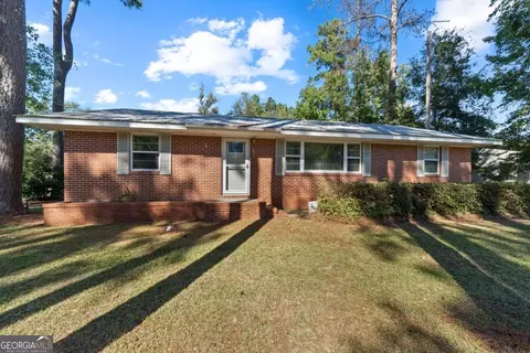 821 E Mccarty St, Sandersville, GA 31082