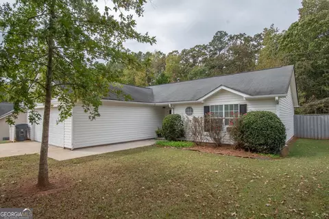 37 Canterbury Dr, Grantville, GA 30220