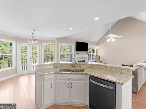 Kitchen - 1130 Jackson Lake Rd, Jackson, GA 30233 photo 3 of 6