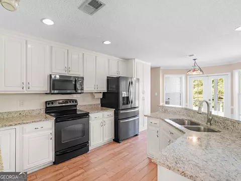 Kitchen - 1130 Jackson Lake Rd, Jackson, GA 30233 photo 4 of 6