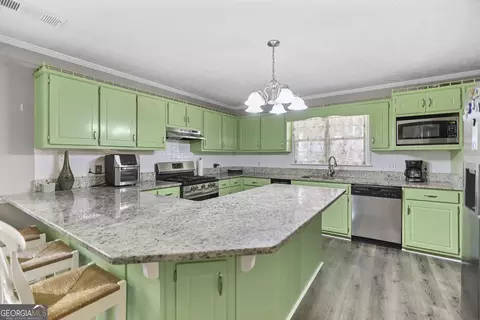 Kitchen - 3011 Mooty Bridge Rd, Lagrange, GA 30240 photo 2 of 3