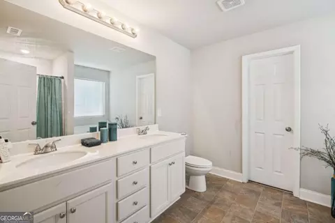 Bath - 224 Katie Ln, Commerce, GA 30529 photo 1 of 2