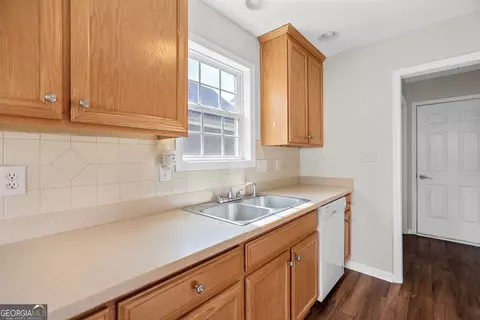 Kitchen - 255 Prominent Loop, Mcdonough, GA 30253 photo 2 of 3
