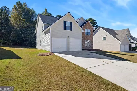 Exterior - 221 Millstone Dr, Hampton, GA 30228 photo 2 of 8