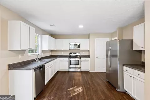 Kitchen - 221 Millstone Dr, Hampton, GA 30228 photo 1 of 2