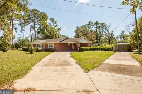 607 Linden Dr, Waycross, GA 31501