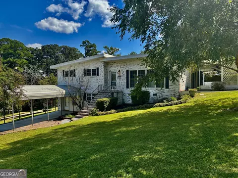 402 Pine Valley Dr, Warner Robins, GA 31088