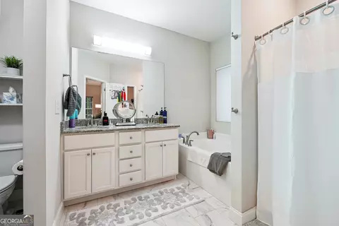 Bath - 261 Prime Dr, Commerce, GA 30530 photo 1 of 3