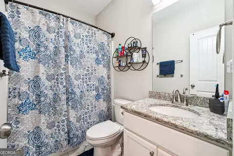 Bath - 261 Prime Dr, Commerce, GA 30530 photo 3 of 3
