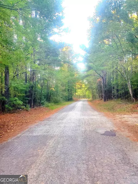 724 Sunset Dr, Locust Grove, GA 30248