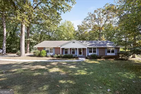 69 Oakridge Dr, Forsyth, GA 31029