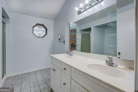 Bath - 185 Crestview Rd, Jackson, GA 30233 photo 1 of 2