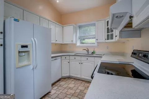 Kitchen - 185 Crestview Rd, Jackson, GA 30233 photo 2 of 3