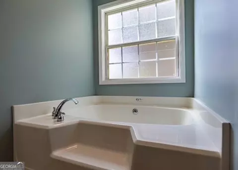 Bath - 20 Heather Cir, Cave Spring, GA 30124 photo 2 of 7