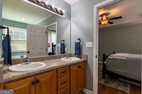 Bath - 20 Heather Cir, Cave Spring, GA 30124 photo 3 of 7