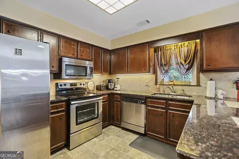 Kitchen - 110 Waverly Way, Lagrange, GA 30240 photo 2 of 4