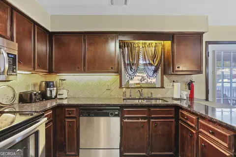 Kitchen - 110 Waverly Way, Lagrange, GA 30240 photo 4 of 4