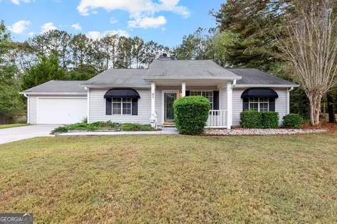 82 Spring Cir, Senoia, GA 30276
