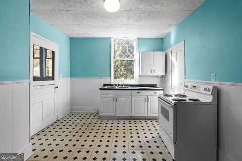 Kitchen - 1784 New Franklin Rd, Lagrange, GA 30240 photo 2 of 3