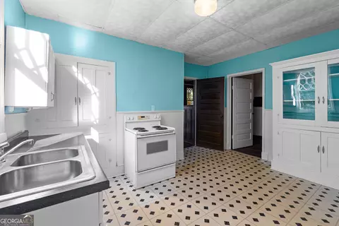 Kitchen - 1784 New Franklin Rd, Lagrange, GA 30240 photo 3 of 3