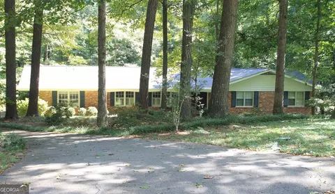 2350 Oxbow Cir, Stone Mountain, GA 30087