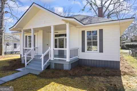 34 N Broad St, Porterdale, GA 30014