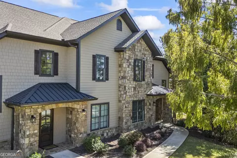 15 Cottage Ln, Toccoa, GA 30577