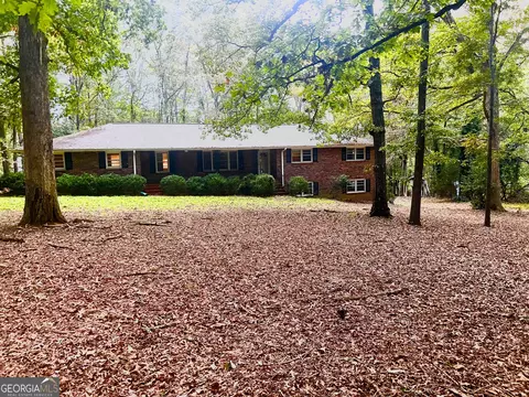 808 Lakeshore Dr, Winder, GA 30680