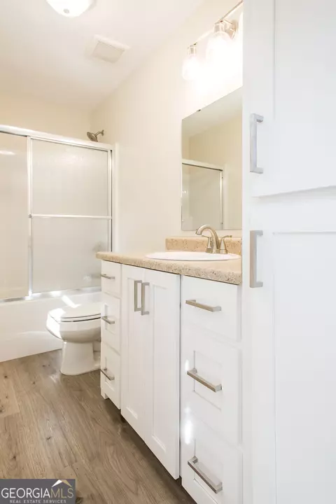 Bath - 121 Union St, Waycross, GA 31501 photo 3 of 4