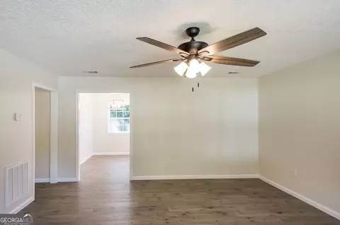 Living - 121 Union St, Waycross, GA 31501 photo 2 of 2