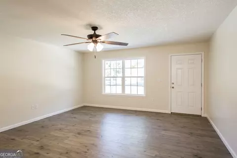 Living - 121 Union St, Waycross, GA 31501 photo 1 of 2
