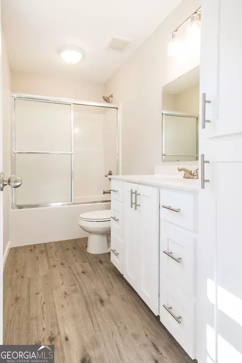 Bath - 2350 Edgewood St, Waycross, GA 31501 photo 3 of 5